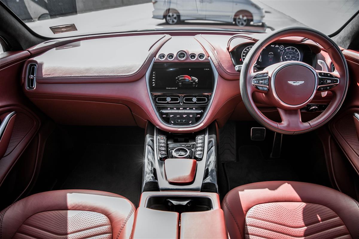 2022 Aston Martin DBX thumbnail