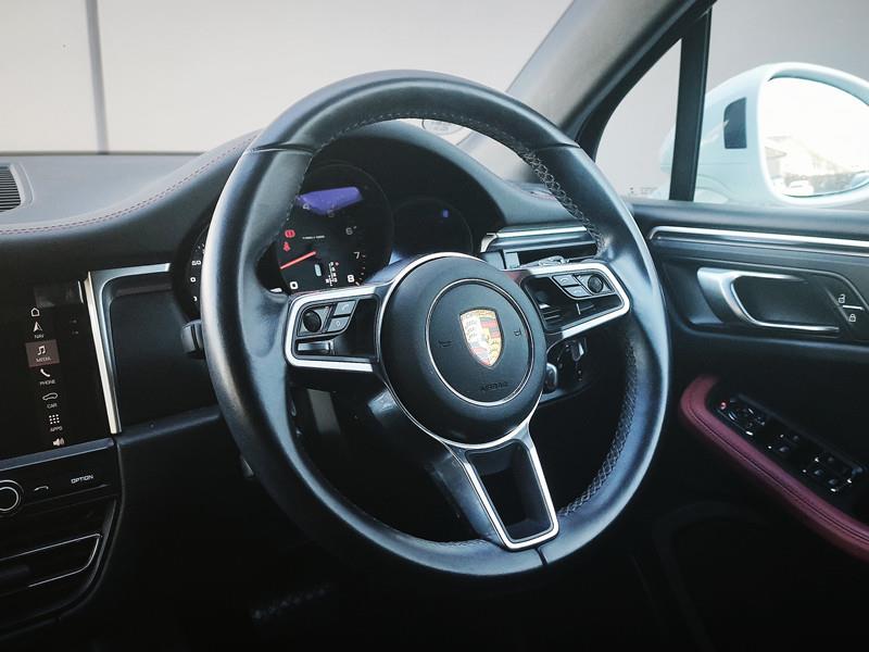 2020 Porsche Macan thumbnail