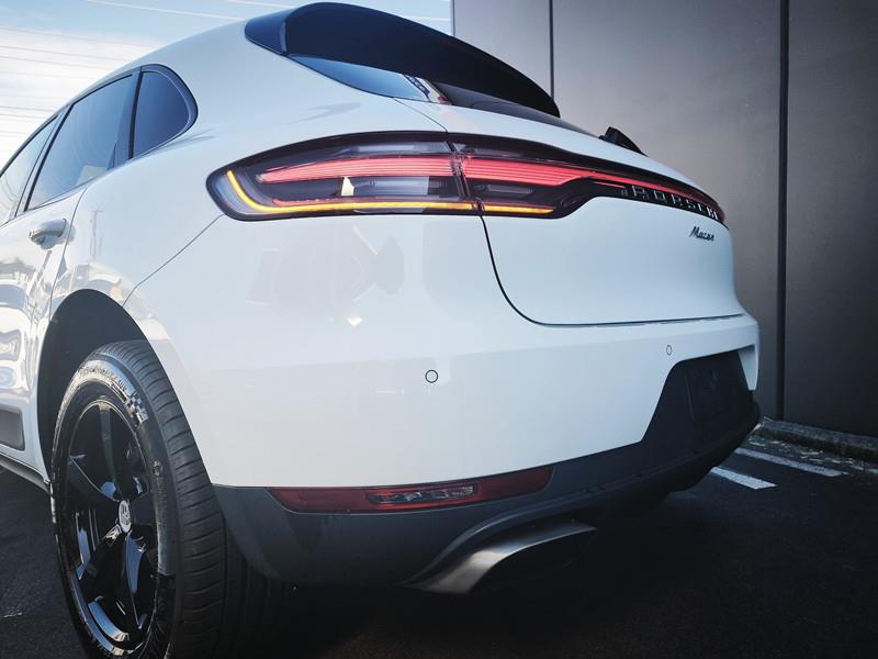2020 Porsche Macan thumbnail