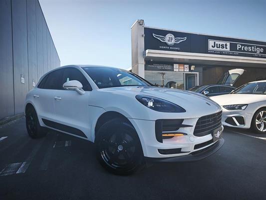 2020 Porsche Macan thumbnail