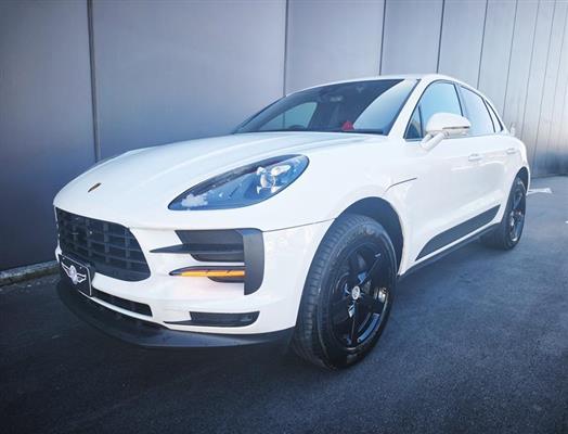 2020 Porsche Macan thumbnail