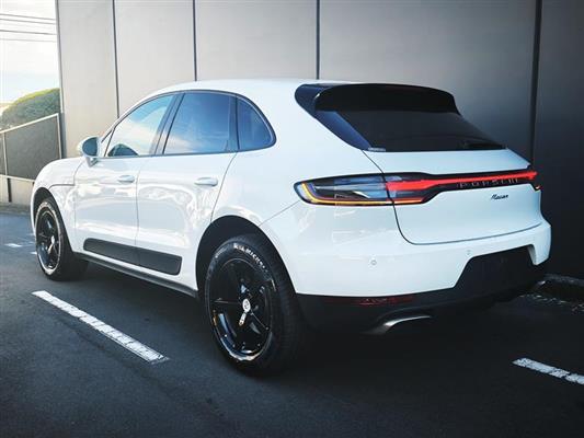 2020 Porsche Macan thumbnail
