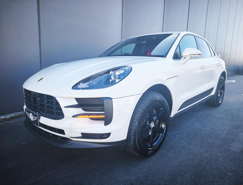 2020 Porsche Macan thumbnail
