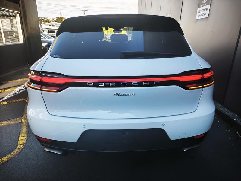 2020 Porsche Macan thumbnail