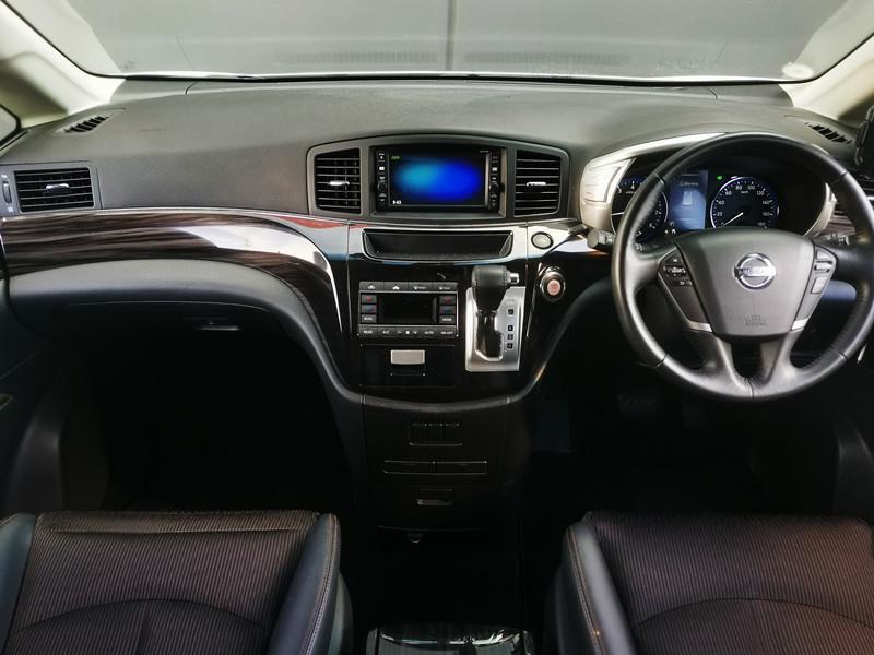 2018 Nissan Elgrand thumbnail