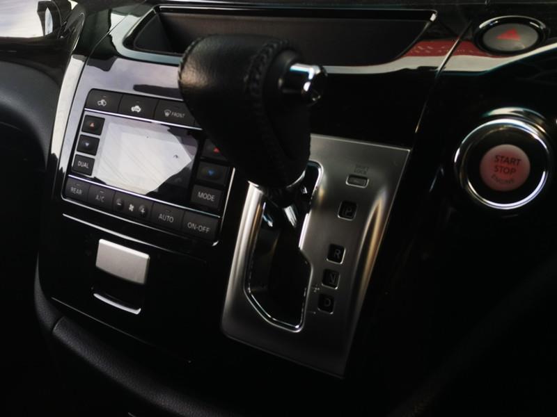2018 Nissan Elgrand thumbnail
