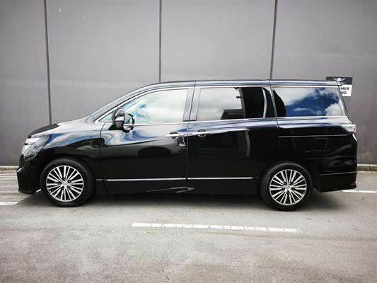 2018 Nissan Elgrand thumbnail