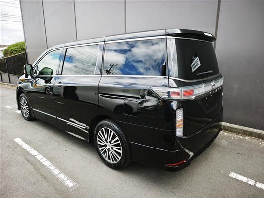2018 Nissan Elgrand thumbnail