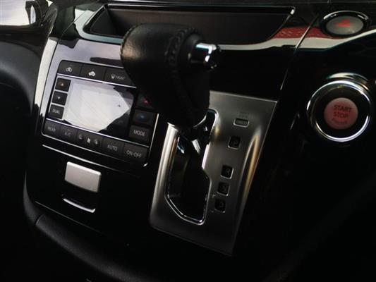 2018 Nissan Elgrand thumbnail