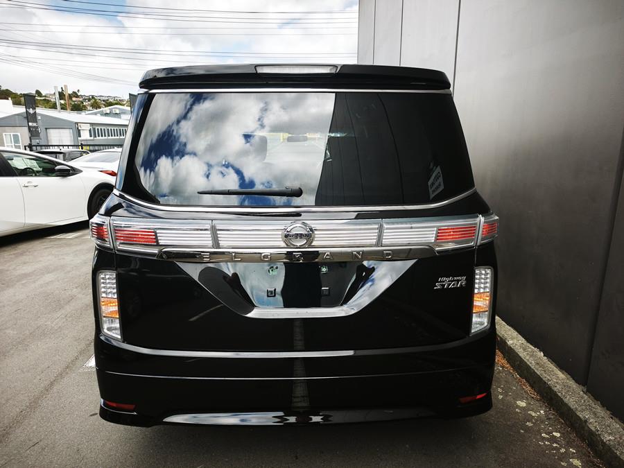 2018 Nissan Elgrand thumbnail