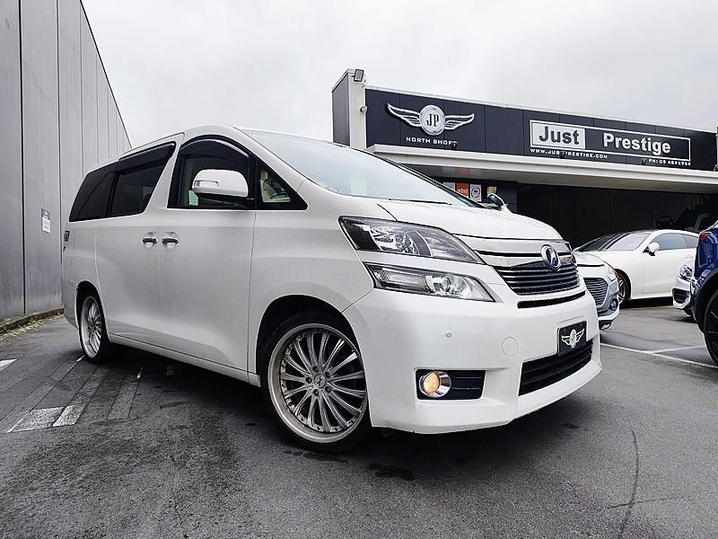 2013 Toyota Vellfire thumbnail
