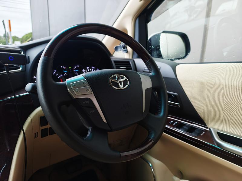 2013 Toyota Vellfire thumbnail