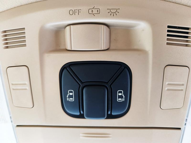 2013 Toyota Vellfire thumbnail