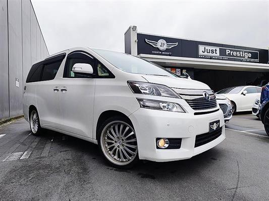 2013 Toyota Vellfire thumbnail