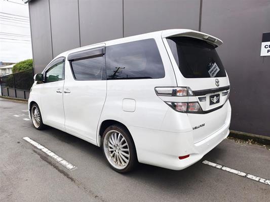 2013 Toyota Vellfire thumbnail