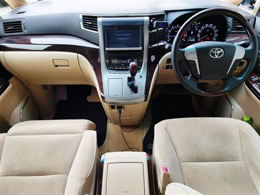 2013 Toyota Vellfire thumbnail