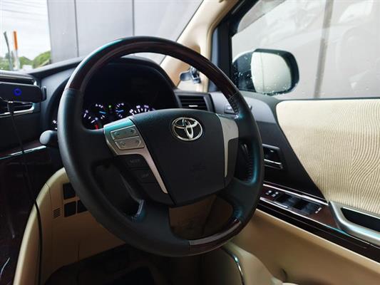 2013 Toyota Vellfire thumbnail