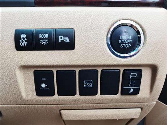2013 Toyota Vellfire thumbnail