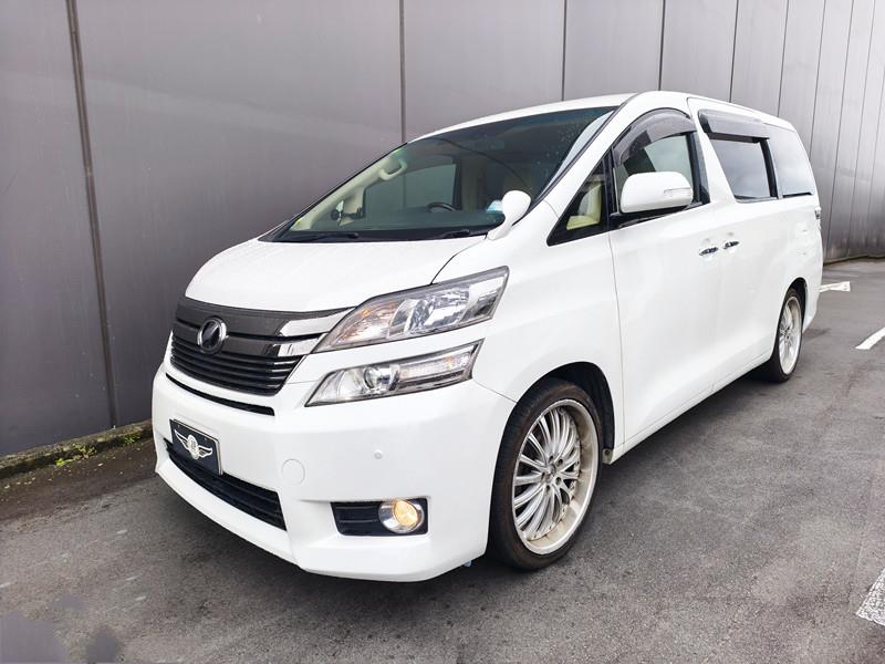 2013 Toyota Vellfire thumbnail