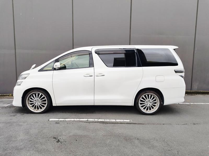 2013 Toyota Vellfire thumbnail