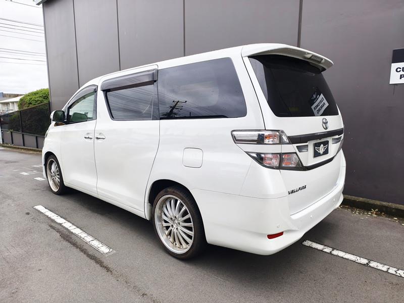 2013 Toyota Vellfire thumbnail