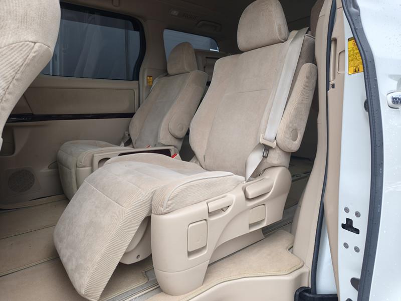 2013 Toyota Vellfire thumbnail
