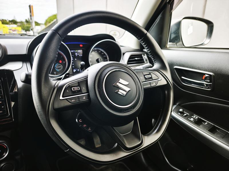 2018 Suzuki Swift thumbnail
