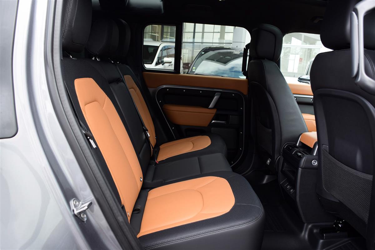 2024 Land Rover Defender thumbnail
