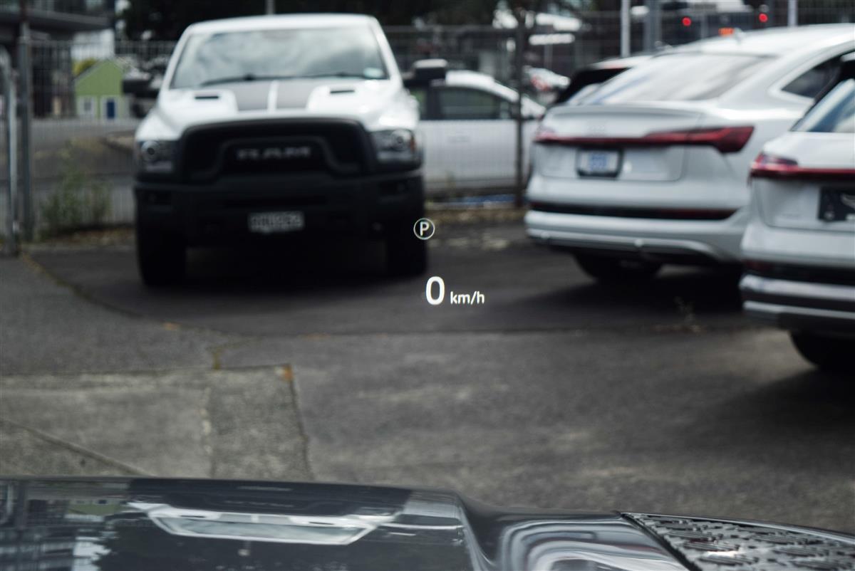 2024 Land Rover Defender thumbnail