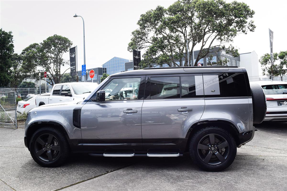 2024 Land Rover Defender thumbnail