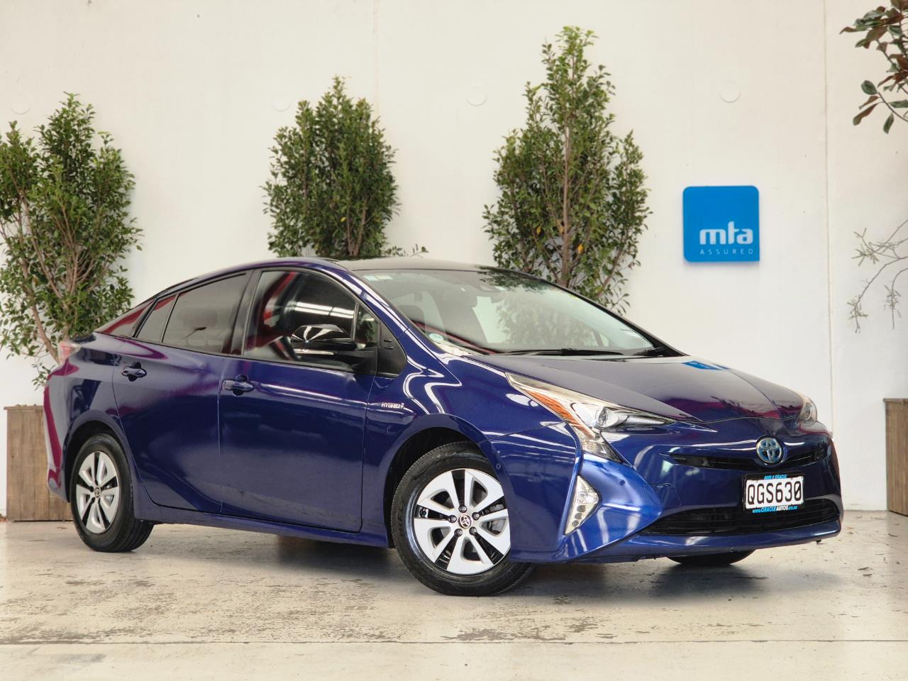 2016 Toyota Prius thumbnail