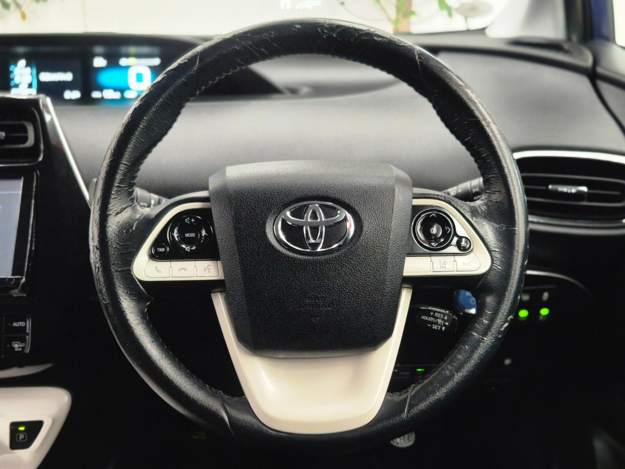 2016 Toyota Prius thumbnail