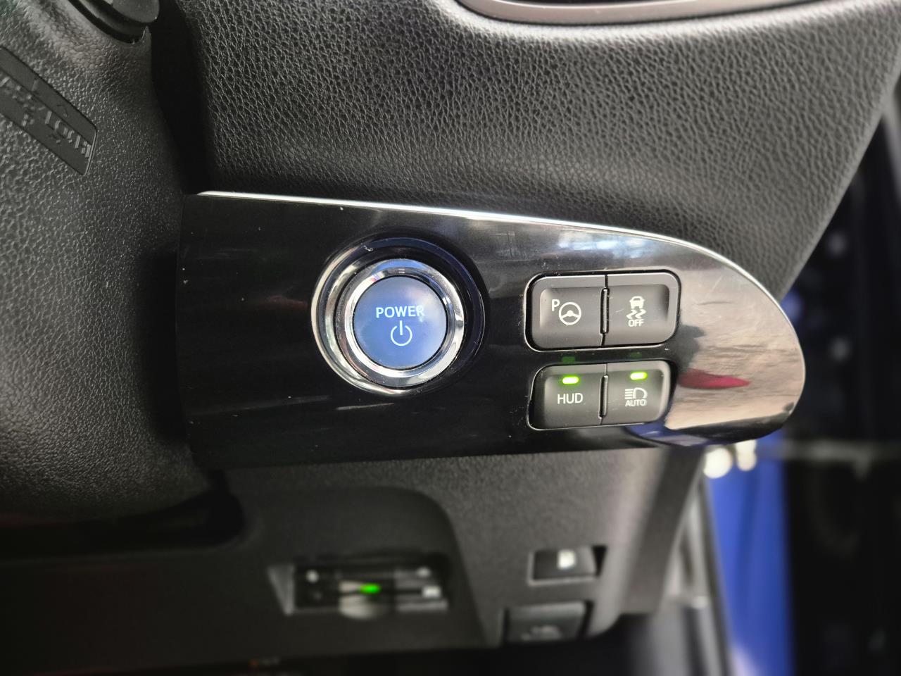 2016 Toyota Prius thumbnail