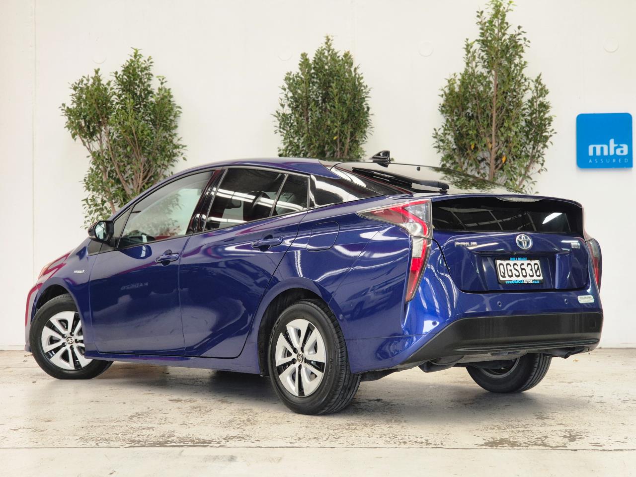 2016 Toyota Prius thumbnail
