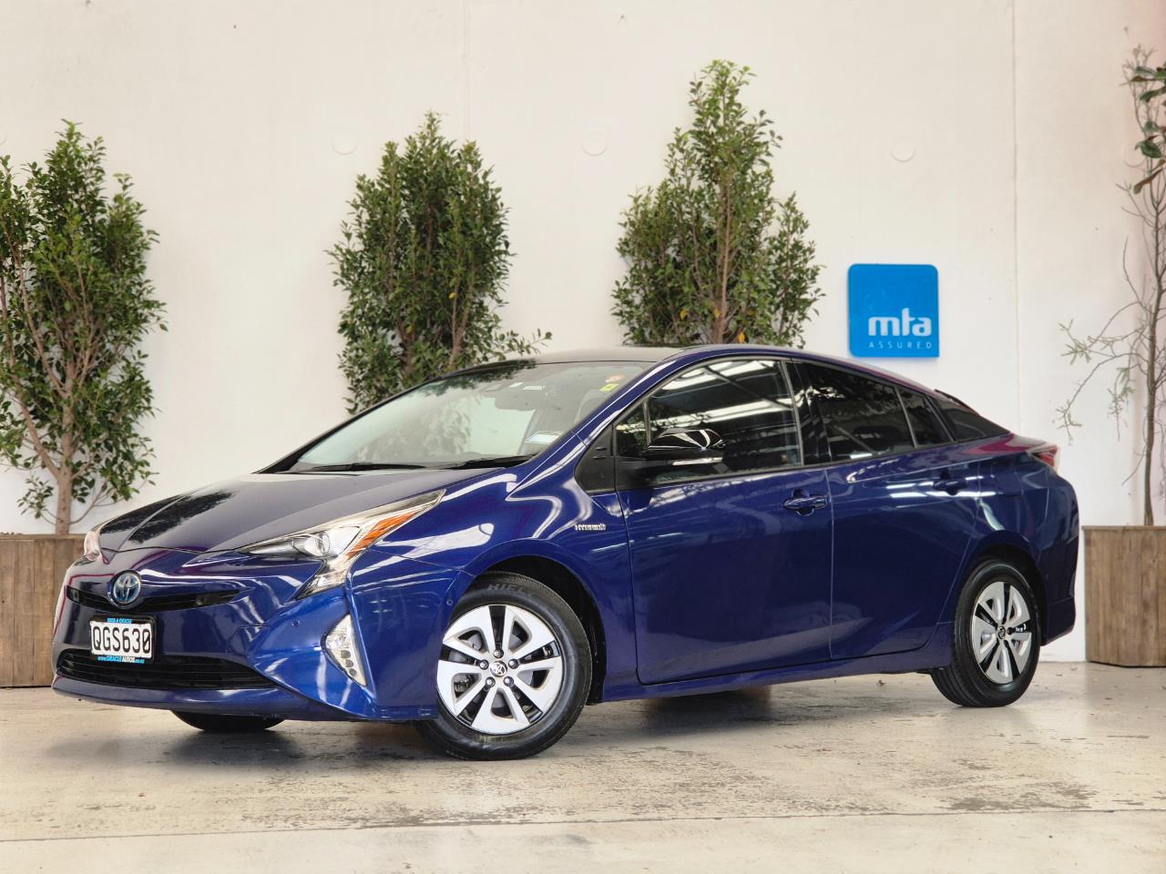 2016 Toyota Prius thumbnail