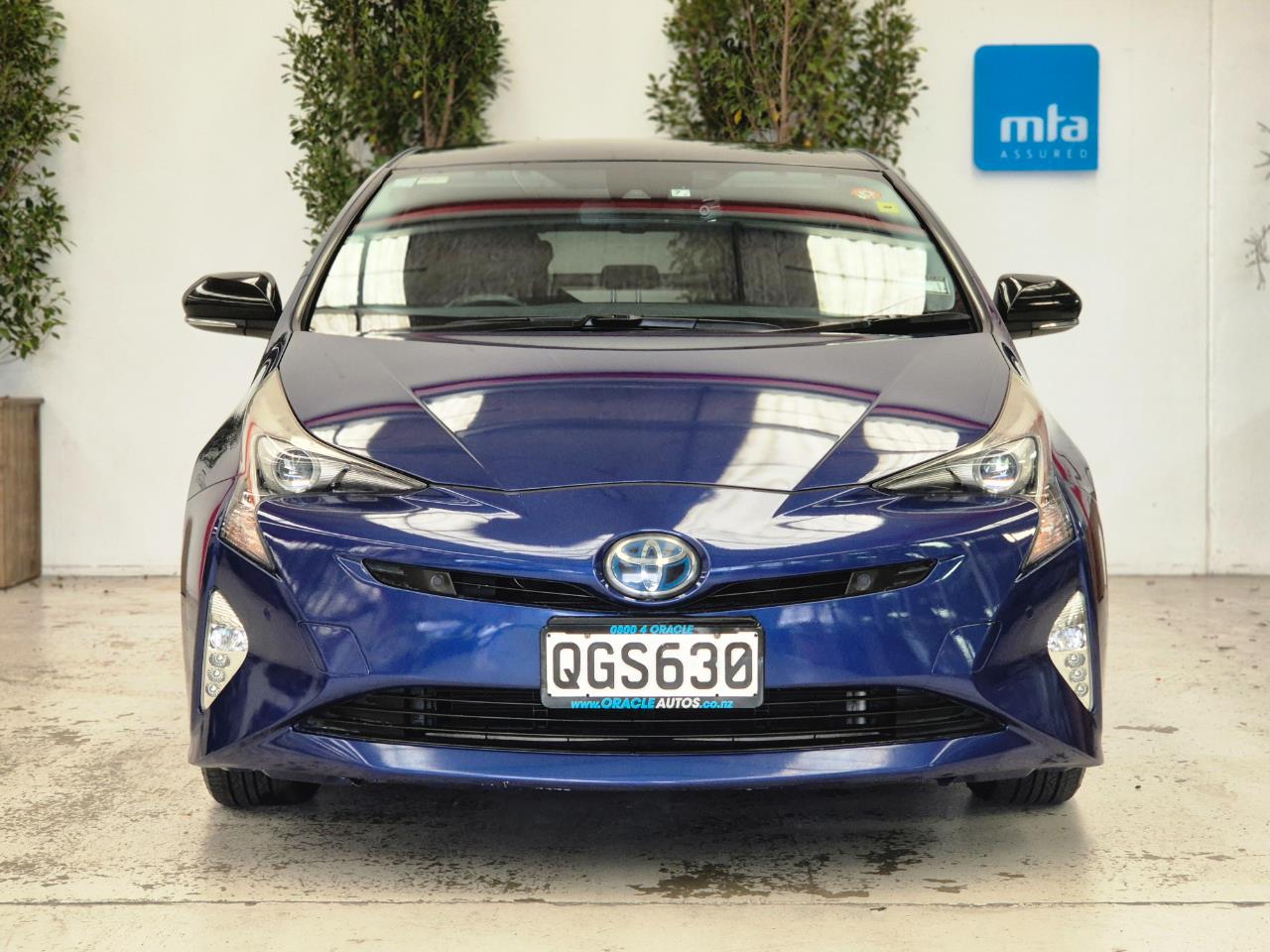 2016 Toyota Prius thumbnail