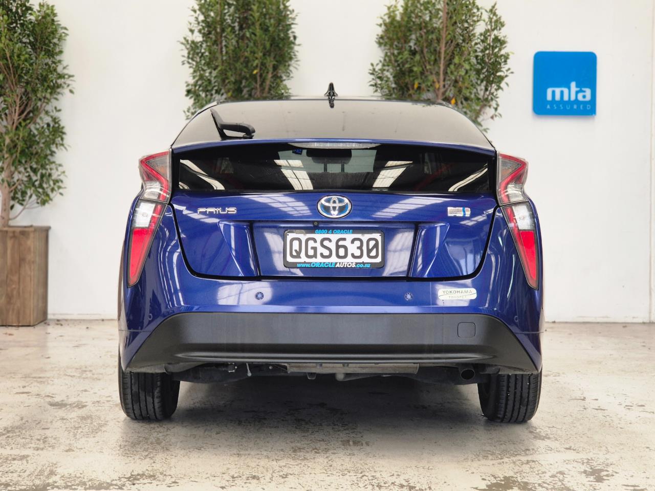 2016 Toyota Prius thumbnail
