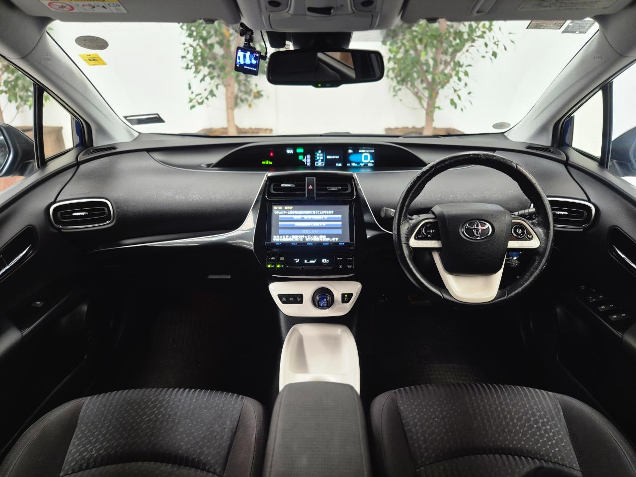 2016 Toyota Prius thumbnail