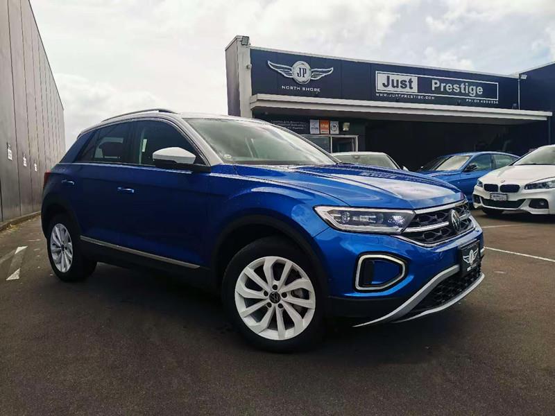 2024 Volkswagen T-Roc thumbnail