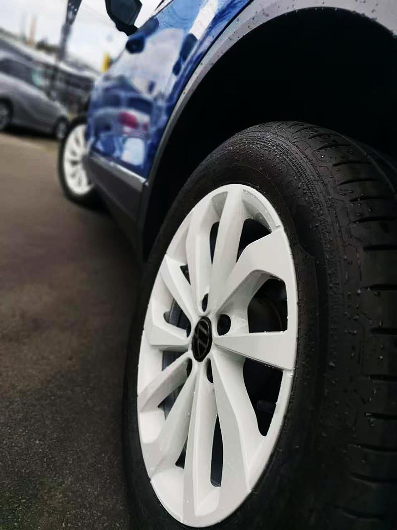 2024 Volkswagen T-Roc thumbnail