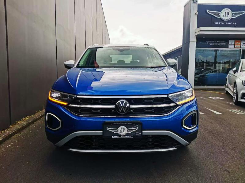 2024 Volkswagen T-Roc thumbnail