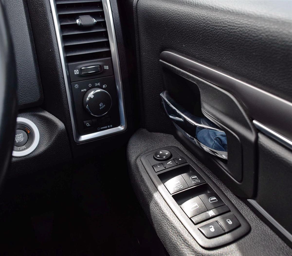 2023 Ram 1500 thumbnail