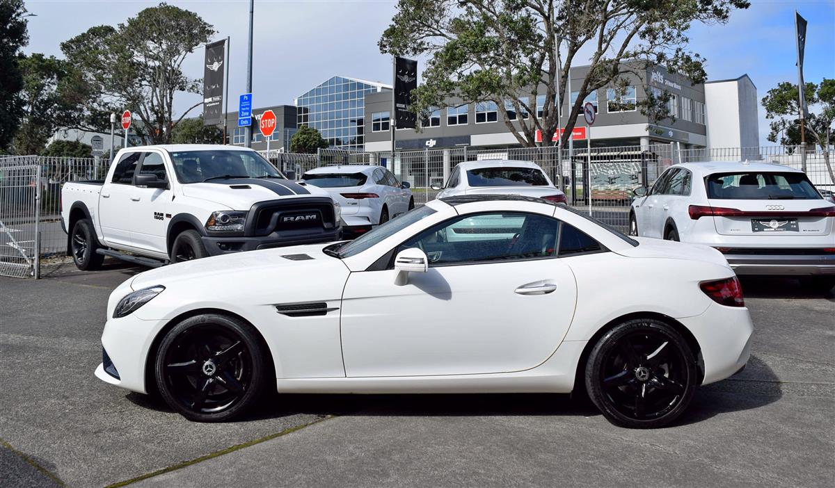 2019 Mercedes-Benz SLC thumbnail