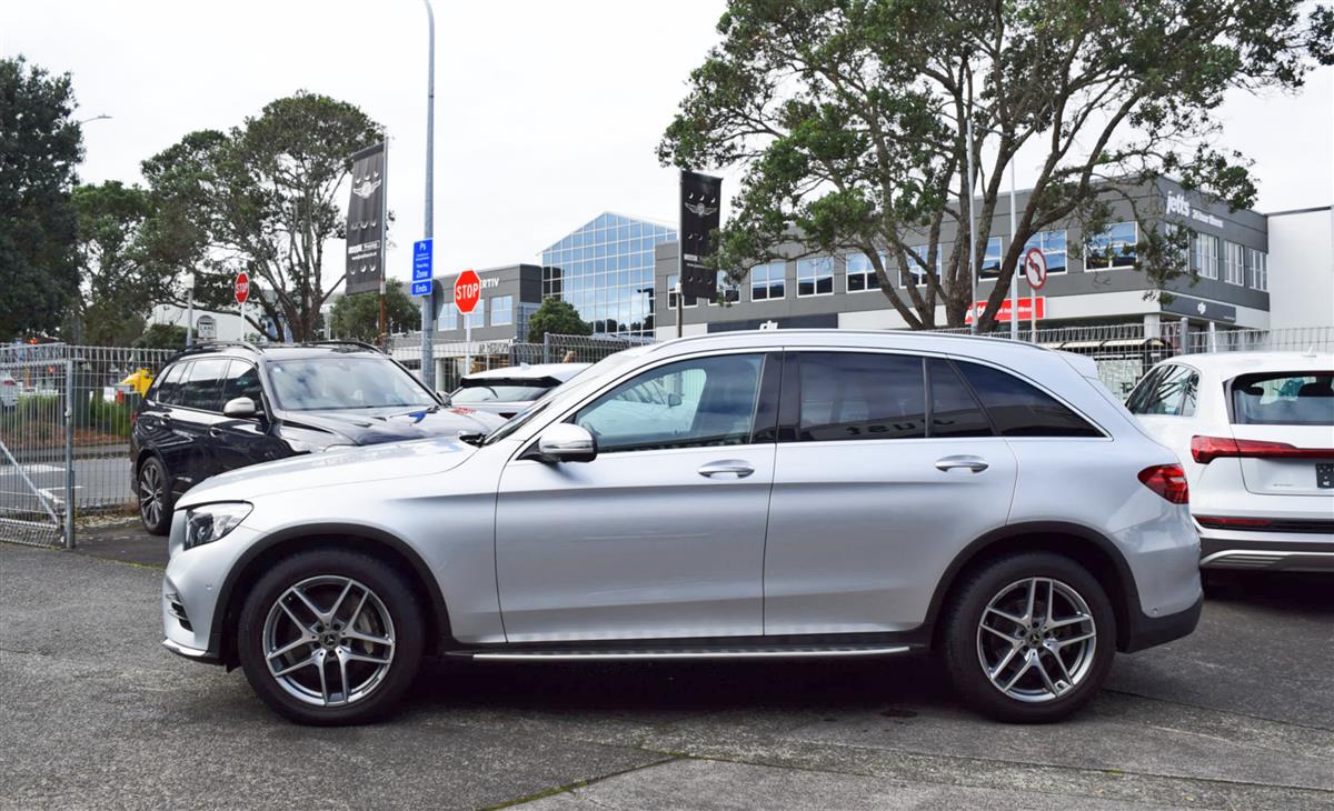 2019 Mercedes-Benz GLC thumbnail