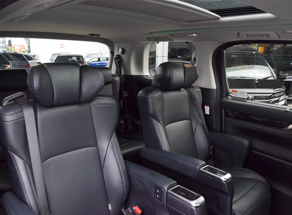 2018 Toyota Alphard thumbnail