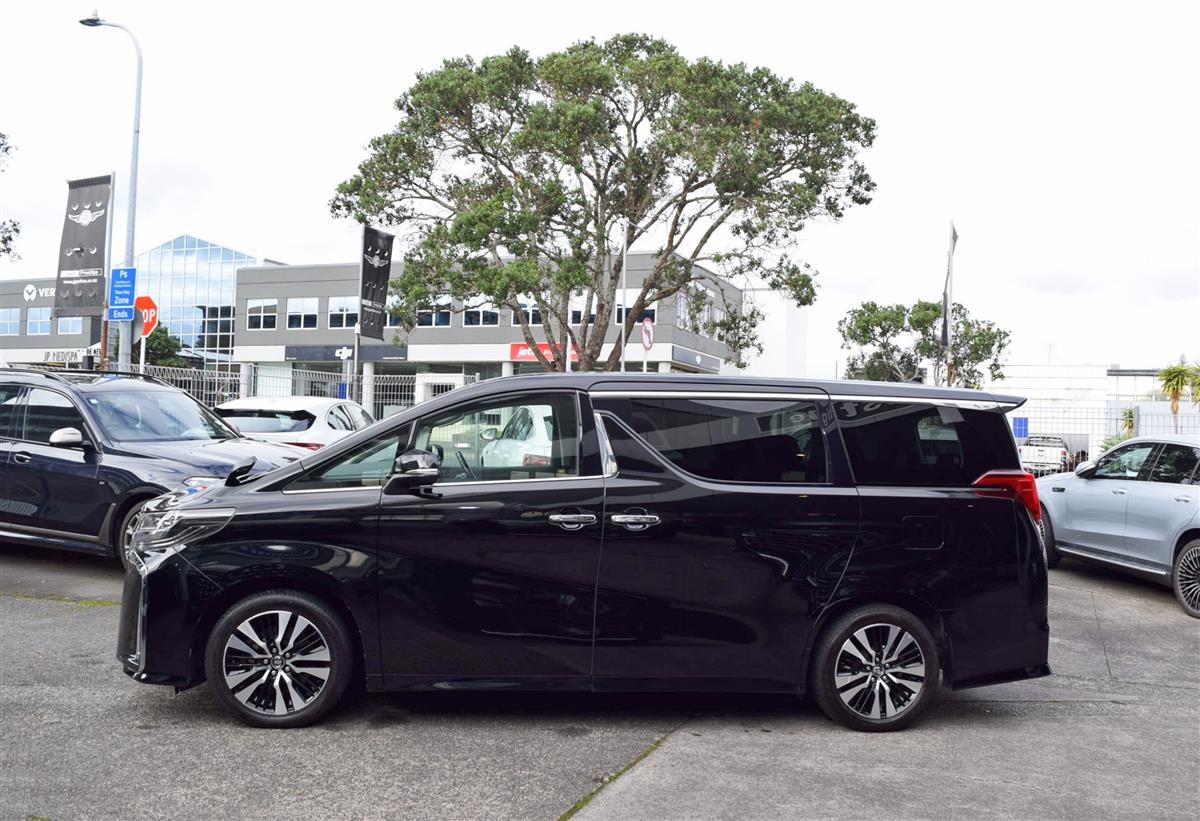 2018 Toyota Alphard thumbnail