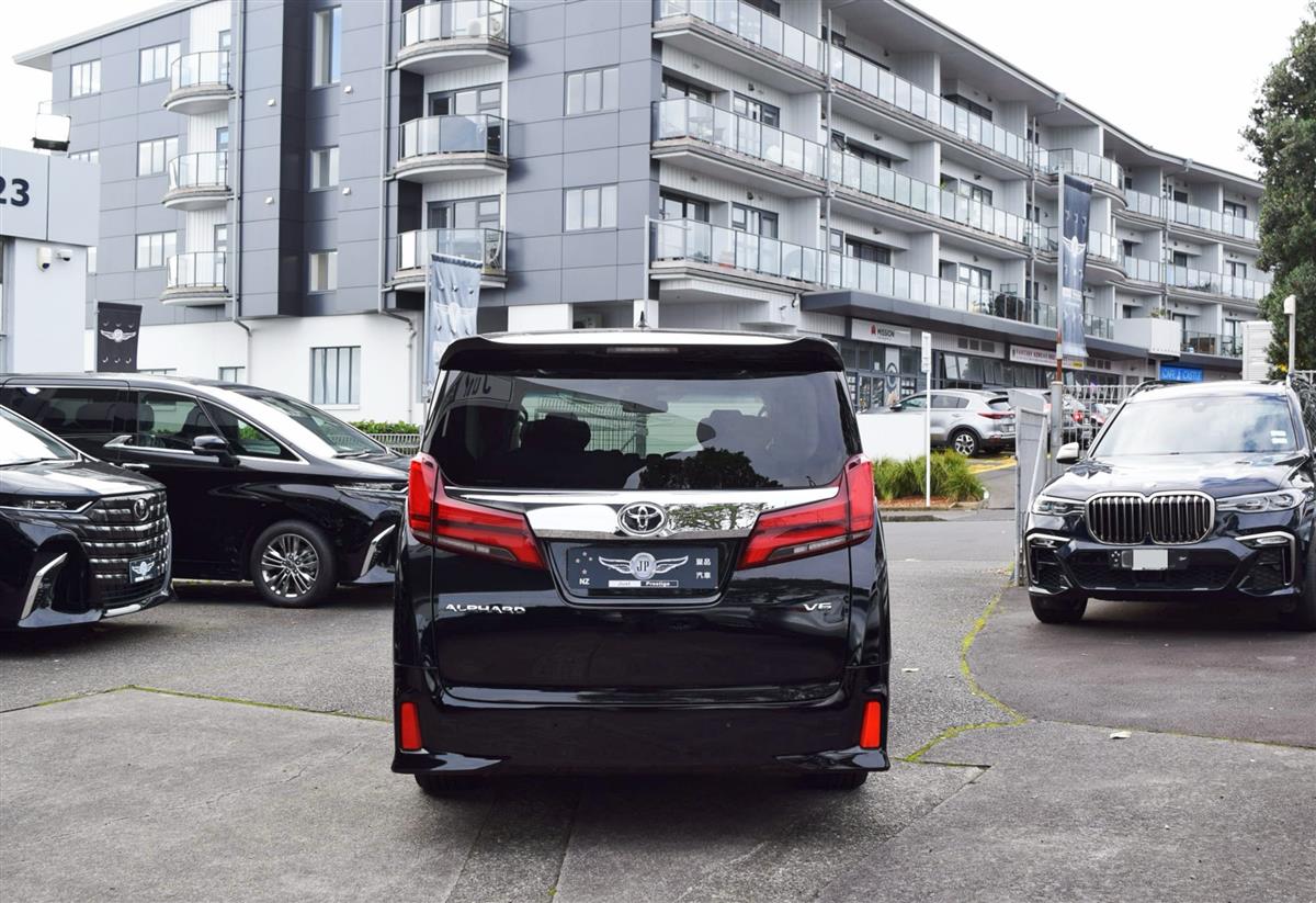 2018 Toyota Alphard thumbnail