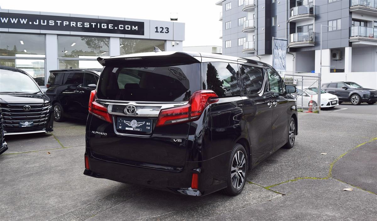 2018 Toyota Alphard thumbnail