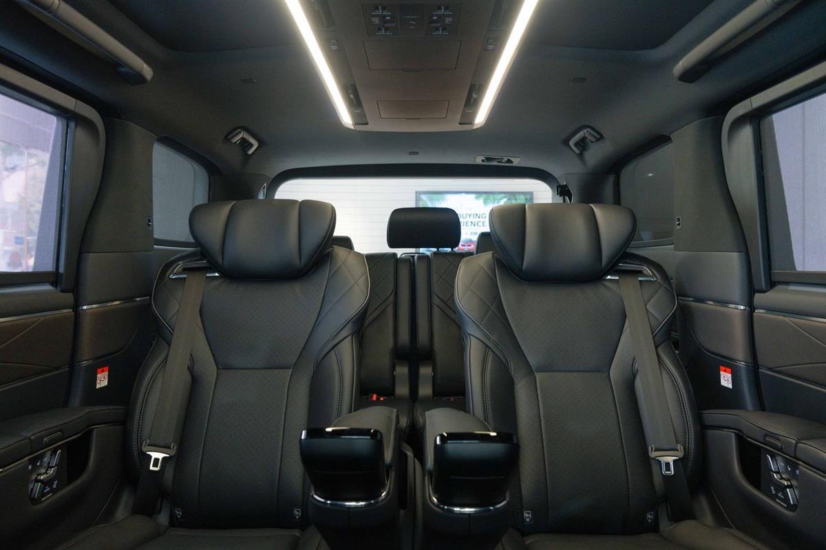 2024 Toyota Alphard thumbnail