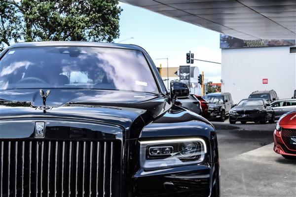 2024 Rolls-Royce Cullinan thumbnail